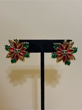 Vintage Best Gold-Tone Red & Green Poinsettia Flower Earrings 1-1/8”